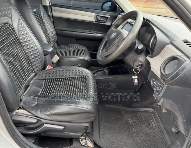 Toyota Axio 1.5 G 2WD 2013 Silver - 1