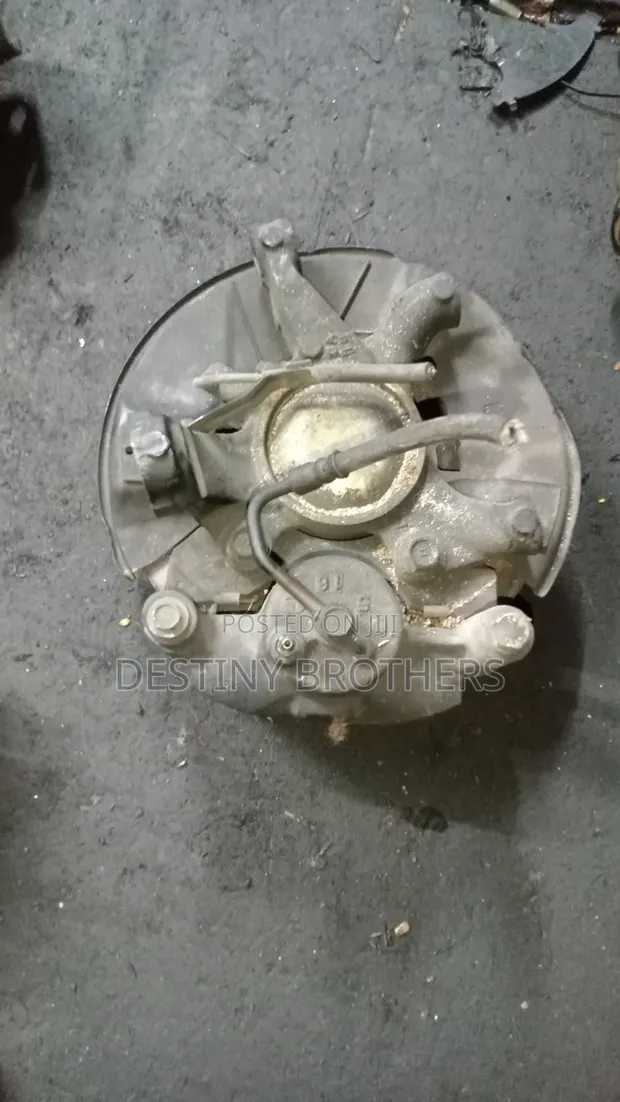 Toyota Hilux Vigo 2WD Front Hub (Used) - 1