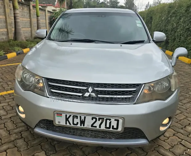 Mitsubishi Outlander 2012 Silver - 1