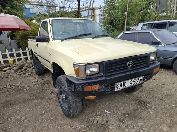 Toyota Hilux 1998 Gold - 1