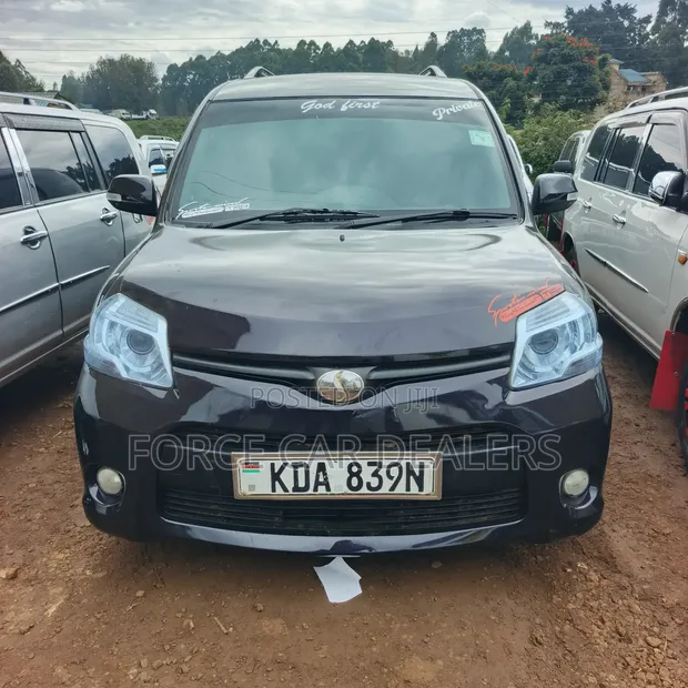 Toyota Sienta 2016 - 1