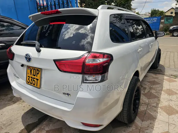 Toyota Corolla Fielder 2015 Hybrid - White - 1