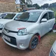 Toyota Sienta 2014 Silver - 3