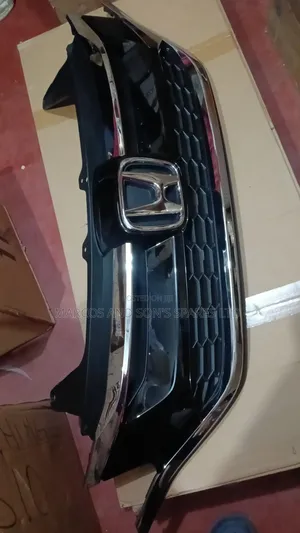 Honda CR-V RE5 Grill - Brand New