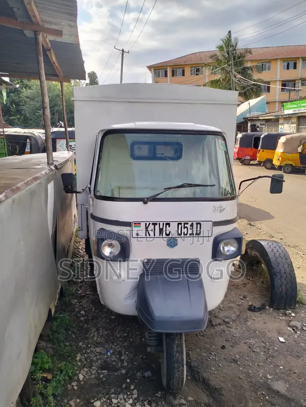 Piaggio Scooter 2023 - White - 1
