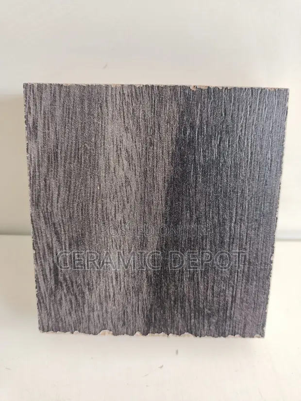 Chipboard Nyeusi Mti wa Dubu 18mm x 1830mm x 2750mm - 1
