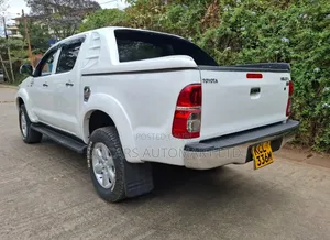 Toyota Hilux Double Cabin 2011