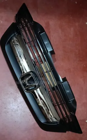 Grille ya Honda CR-V yenye Chrome