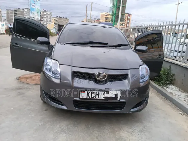 Toyota Auris 2008 Gray - 1