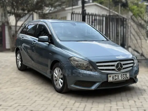 Mercedes-Benz B-Class B180 Petrol 2012 Bluu - 1