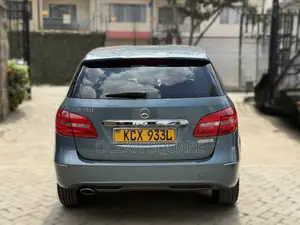 Mercedes-Benz B-Class B180 Petrol 2012 Bluu