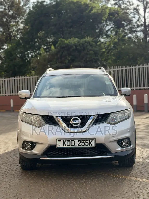 Nissan X-Trail 2.0 Petrol AWD 2014 Silver - 1