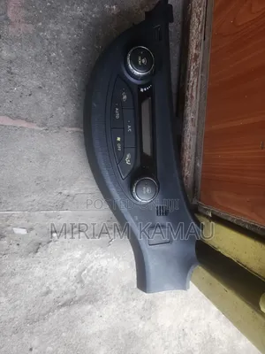 AC Control Unit kwa Toyota Vitz Jewela (Iliyotumika)