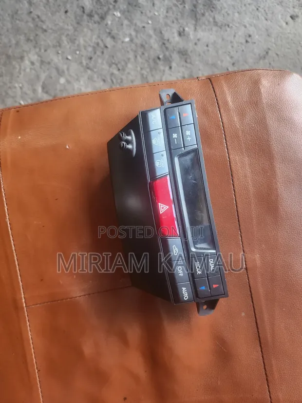 Subaru Forester BR9 AC Control Unit - 1