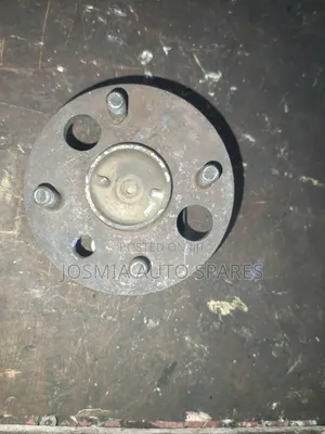 Toyota 100, 110 Rear Hub (Used)