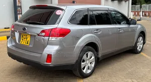 Subaru Outback 2.5i 2010 Nyeupe