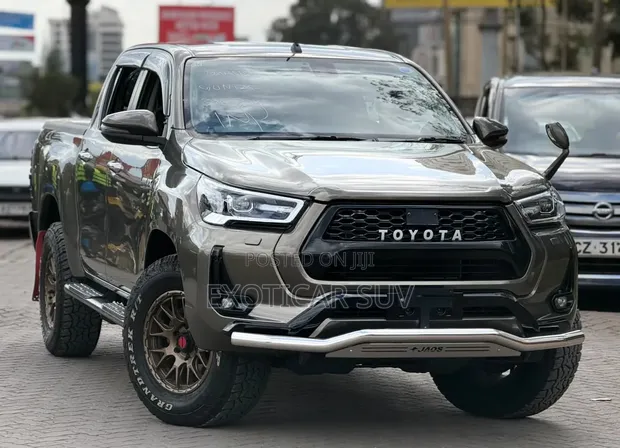2023 Toyota Hilux Double Cabin Gold - 1