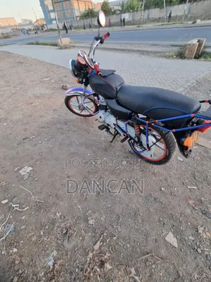 Bajaj Boxer 100 2021 Nyeusi