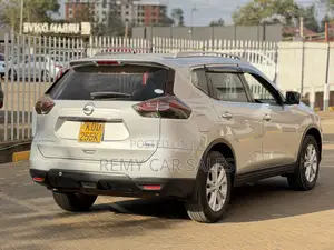 Nissan X-Trail 2014 Silver 7-Seater