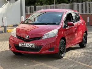 Toyota Vitz 2012 Dhahabu