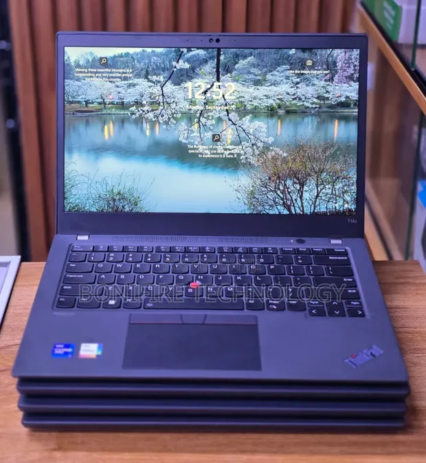 Laptopi ya Lenovo ThinkPad T14s Gen 2 - 32GB RAM, i7, 256GB SSD - 1
