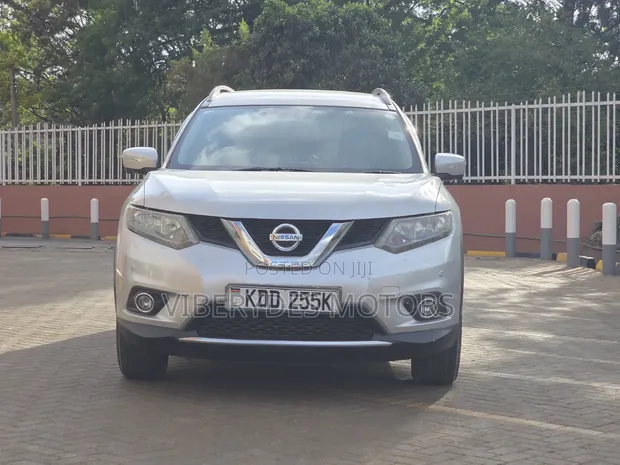 Nissan X-Trail 2014 Silver 7-Seater - 1