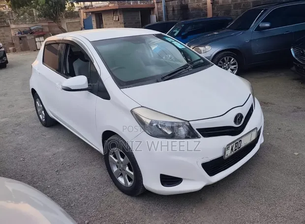 Toyota Vitz 1.3 FWD 5dr Hatchback 2014 White - 1