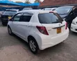 Toyota Vitz 1.3 FWD 5dr Hatchback 2014 Nyeupe - 2