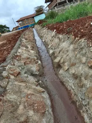 Kazi za mifumo ya maji na mawe ya kando