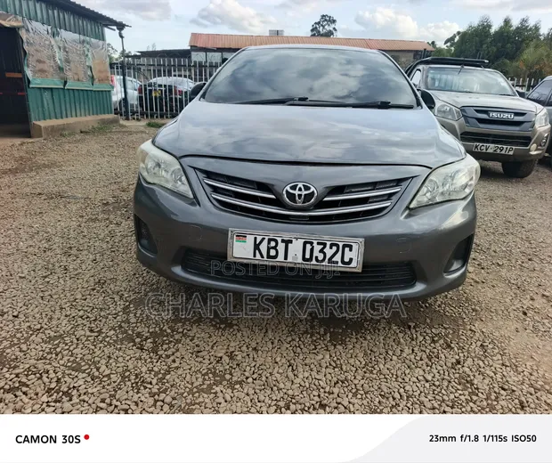 Toyota Corolla 2012 Gray - 1