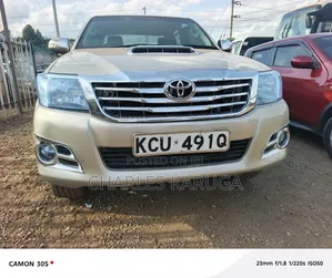 Toyota Hilux 2012 Nyeupe
