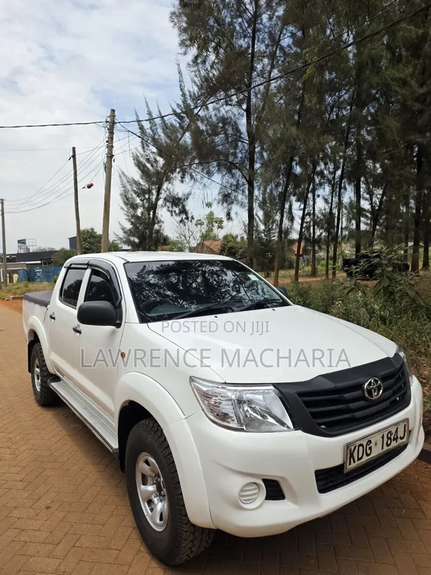 Toyota Hilux 2015 Double Cab Pickup - 1