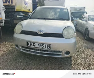 Toyota Sienta 2006 Nyeupe