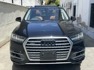 Audi Q7 45 SE Premium AWD quattro 2019 Nyeusi
