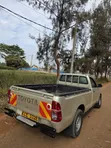 Toyota Hilux 2015 Gold - 4