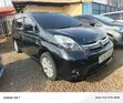 Toyota Isis 2016 Nyeusi - 2