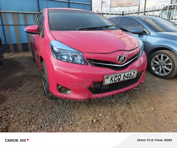 Toyota Vitz 2013 Red - 1