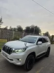 Toyota Land Cruiser Prado 2.8 2017 Nyeupe - 3