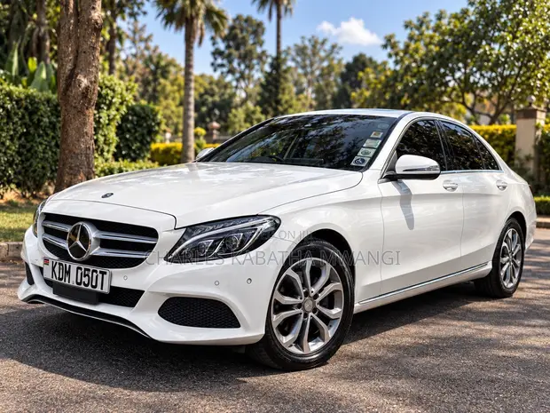 Mercedes-Benz C200 2016 Pearl White - 1