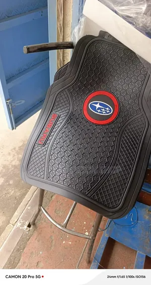 Honeycomb Pattern Subaru Floor Mats (5pc) with Logo