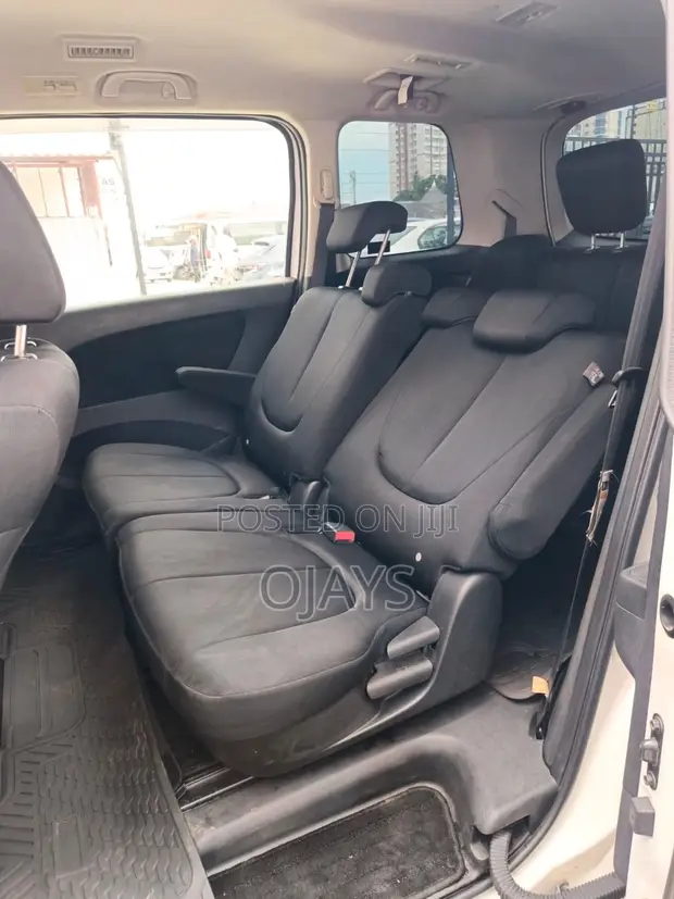 Mazda Biante 2015 Nyeupe - 1