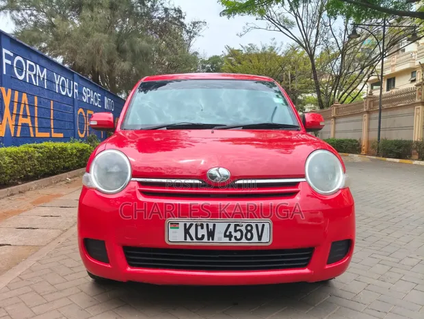 Toyota Sienta 2012 Red - 1