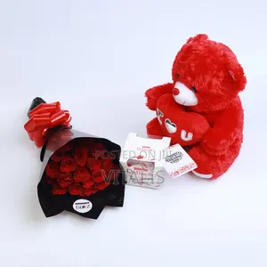 Dubu wa Tedy na Bouqeti ya Waridi Jekundu