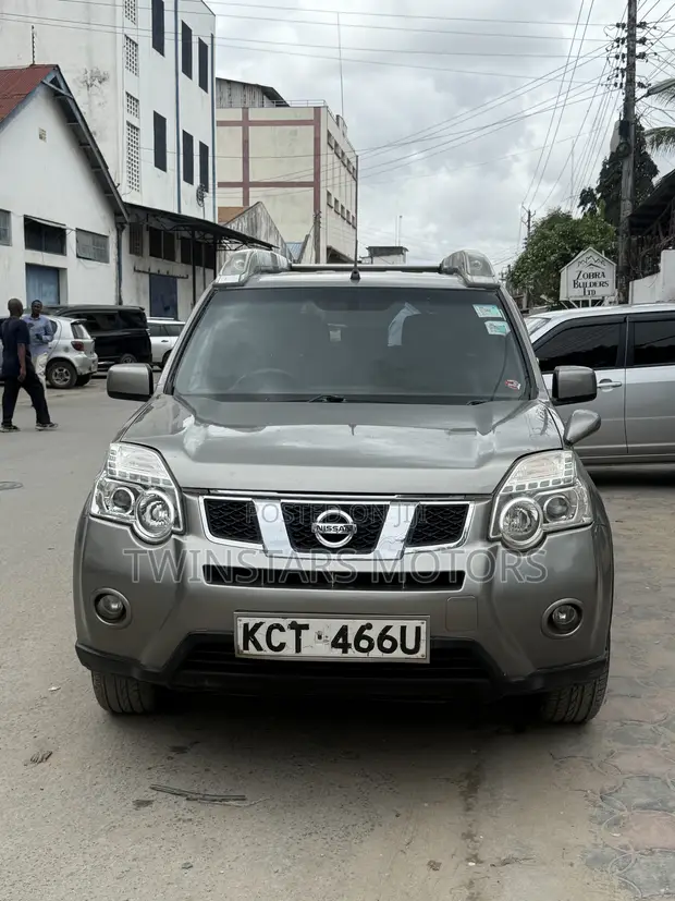 Nissan X-Trail 2.0 Petrol XE 2011 Grey - 1