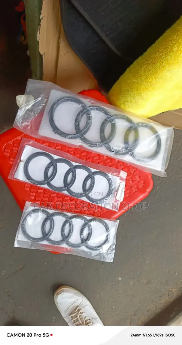 Nembo ya Audi ya Rangi Nne Zinazofungamana - Muonekano Mweusi - 1
