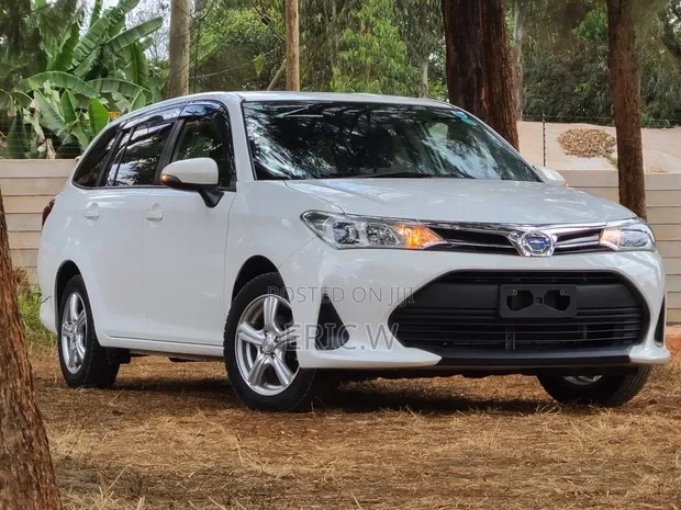 Toyota Corolla Fielder 1.5 Hybrid FWD 2020 White - 1