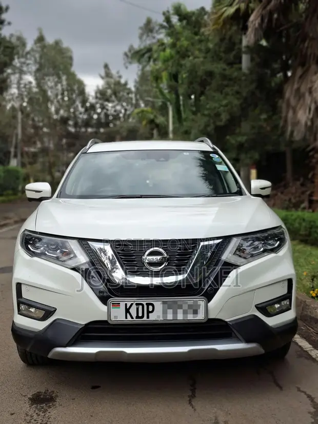 2017 Nissan X-Trail 2.0 Petrol AWD White - 1