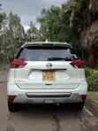 Nissan X-Trail 2017 2.0 Petrol AWD Nyeupe - 4