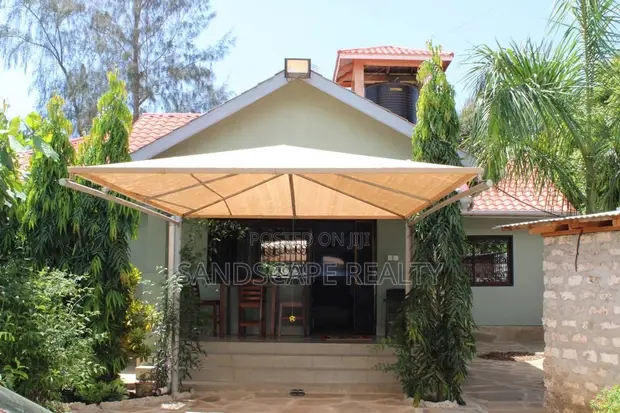 Bungalow ya Vyumba 3 Imejengwa na Samani Diani Inauzwa - 1