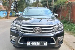 Toyota Hilux 2017 Nyeusi